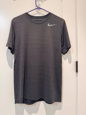 Nike Men’s Dark Gray Dri-FIT Performance Tee, size M